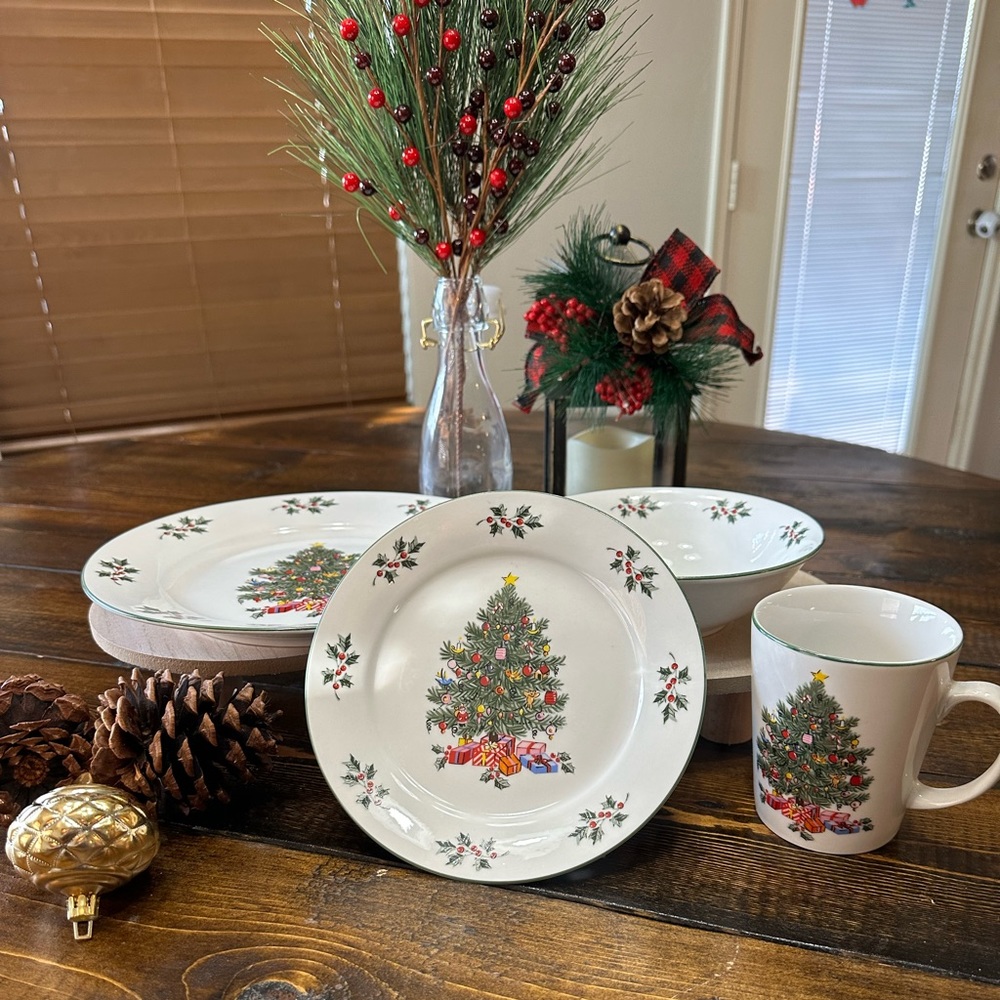 Discontinued Gibson Designs Noel Morning Print Set - 4 Piece Place Setting